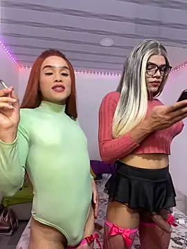 Snapshot of big_girl21cm chatting on September 14, 1:38 am big girl21cm online show from September 14, 1:38 am