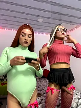 Snapshot of big_girl21cm chatting on October 3, 1:35 am big girl21cm online show from October 3, 1:35 am