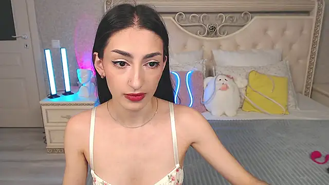 Lina Robbins online show from June 4, 11:00 pm