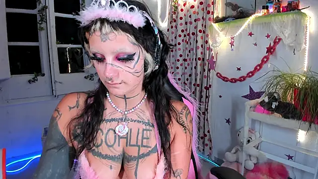 Snapshot of lady_sontse_ chatting on June 19, 8:23 pm lady sontse online show from June 19, 8:23 pm