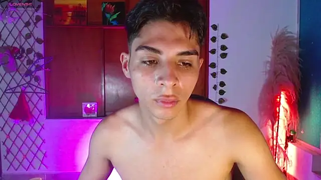 Snapshot of justin_alexxx chatting on January 27, 5:48 pm justin alexxx online show from January 27, 5:48 pm