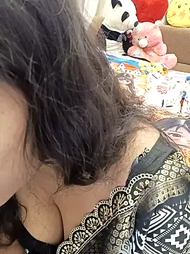 Snapshot of Divya_girl chatting on June 17, 11:56 am Divya girl online show from June 17, 11:56 am