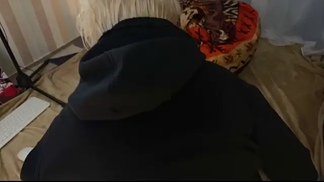 EmmyAmbros online show from July 13, 1:41 am