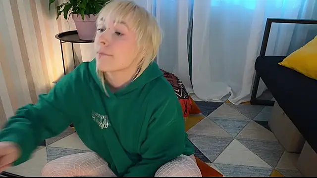 EmmyAmbros online show from July 17, 3:13 am