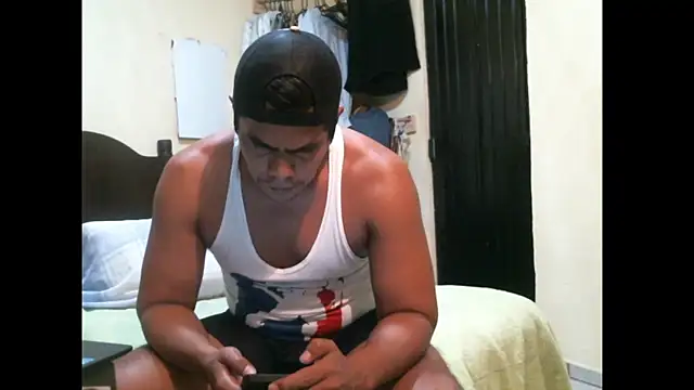 Snapshot of lozter345 chatting on April 3, 4:54 am lozter345 online show from April 3, 4:54 am