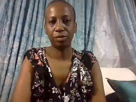 Snapshot of AfricanPrincesss2 chatting on December 3, 10:07 pm AfricanPrincesss2 online show from December 3, 10:07 pm