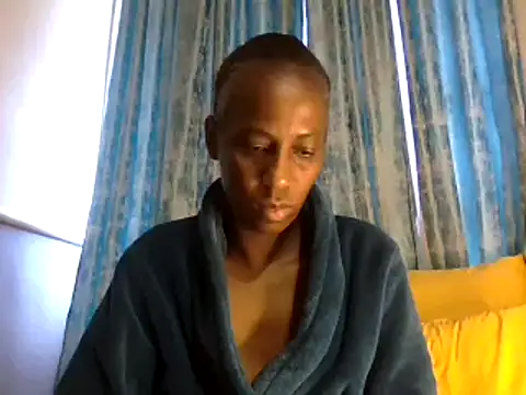 Snapshot of AfricanPrincesss2 chatting on December 25, 4:43 pm AfricanPrincesss2 online show from December 25, 4:43 pm