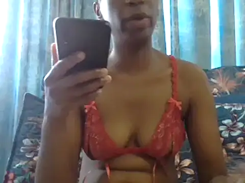 Snapshot of AfricanPrincesss2 chatting on January 15, 8:41 am AfricanPrincesss2 online show from January 15, 8:41 am