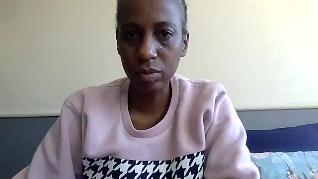 Snapshot of AfricanPrincesss2 chatting on August 4, 7:55 am AfricanPrincesss2 online show from August 4, 7:55 am