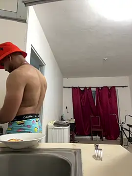 Snapshot of luismanuel_1998 chatting on March 3, 3:12 am luismanuel 1998 online show from March 3, 3:12 am