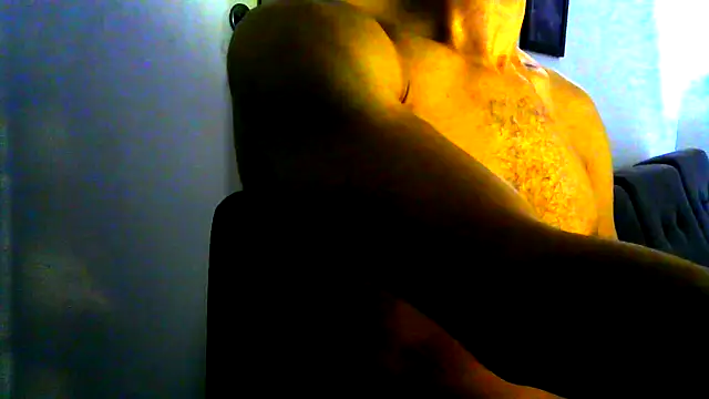 Snapshot of funguybr36 chatting on April 25, 6:38 pm funguybr36 online show from April 25, 6:38 pm