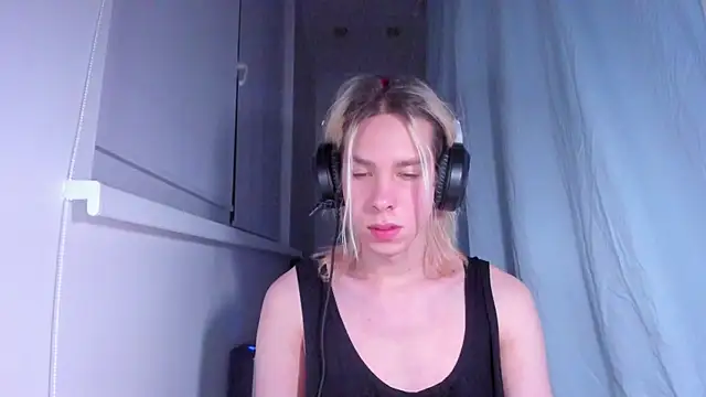 Snapshot of matt_spark chatting on February 25, 12:14 am matt spark online show from February 25, 12:14 am