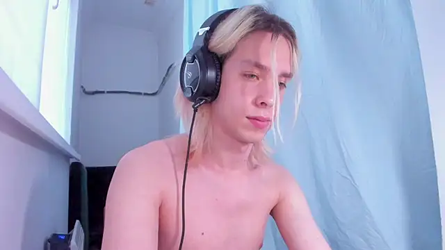 Snapshot of matt_spark chatting on February 25, 3:20 am matt spark online show from February 25, 3:20 am