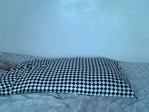 laetitia  online show from October 18, 1:08 am