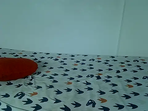 laetitia  online show from November 8, 9:57 pm