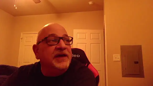 Snapshot of --JimmyJamzs-- chatting on December 17, 2:33 pm --JimmyJamzs-- online show from December 17, 2:33 pm