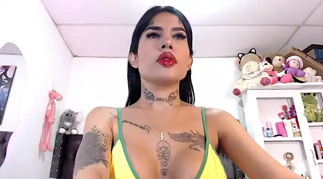 Snapshot of saragill323 chatting on December 20, 6:45 pm saragill323 online show from December 20, 6:45 pm