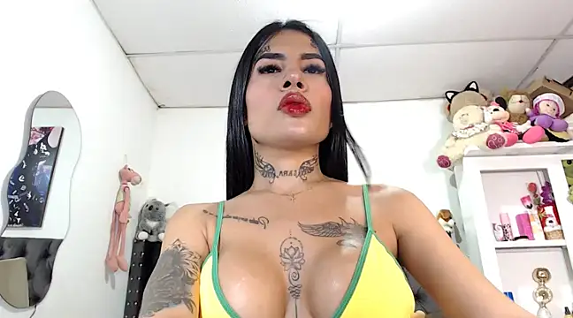 Snapshot of saragill323 chatting on December 21, 2:19 am saragill323 online show from December 21, 2:19 am