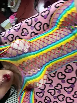 Snapshot of saragill323 chatting on December 28, 3:26 am saragill323 online show from December 28, 3:26 am