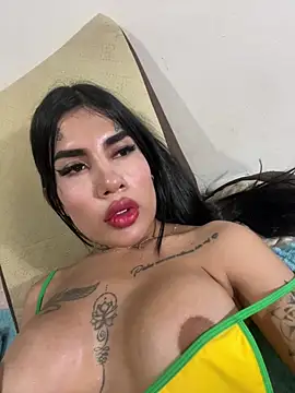 Snapshot of saragill323 chatting on January 17, 12:53 am saragill323 online show from January 17, 12:53 am