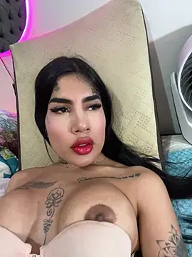 Snapshot of saragill323 chatting on January 17, 6:44 pm saragill323 online show from January 17, 6:44 pm