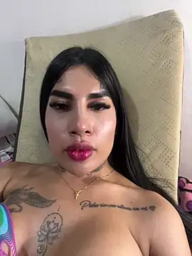 Snapshot of saragill323 chatting on January 31, 3:30 am saragill323 online show from January 31, 3:30 am