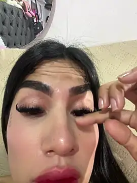 Snapshot of saragill323 chatting on February 1, 12:40 am saragill323 online show from February 1, 12:40 am