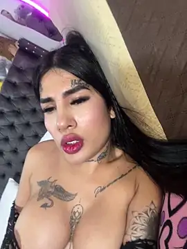 Snapshot of saragill323 chatting on March 5, 2:46 am saragill323 online show from March 5, 2:46 am