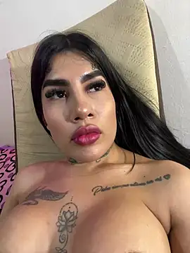 Snapshot of saragill323 chatting on March 10, 10:45 pm saragill323 online show from March 10, 10:45 pm