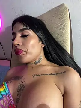 Snapshot of saragill323 chatting on March 21, 10:39 pm saragill323 online show from March 21, 10:39 pm