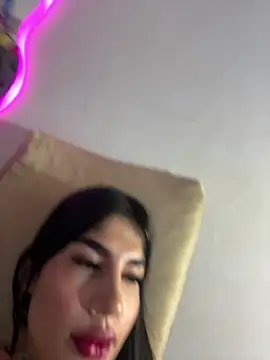 Snapshot of saragill323 chatting on March 23, 12:47 am saragill323 online show from March 23, 12:47 am