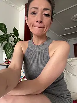 Snapshot of Yulia_sx chatting on December 14, 7:51 pm Yulia sx online show from December 14, 7:51 pm