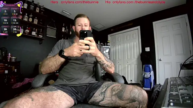 Snapshot of chillinthemosttt chatting on October 24, 7:21 pm chillinthemosttt online show from October 24, 7:21 pm