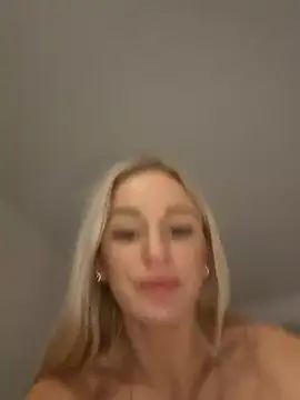 Snapshot of Liana_Lou chatting on February 2, 9:23 pm Liana Lou online show from February 2, 9:23 pm