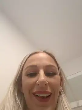 Snapshot of Liana_Lou chatting on February 5, 2:48 pm Liana Lou online show from February 5, 2:48 pm