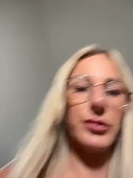 Liana Lou online show from May 3, 12:33 pm