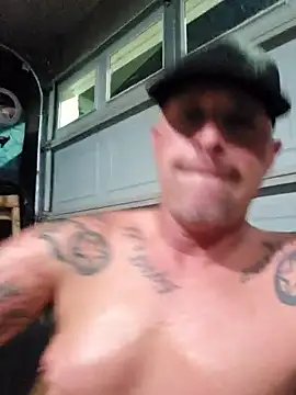 Snapshot of LongandEasy77 chatting on November 15, 8:33 am LongandEasy77 online show from November 15, 8:33 am