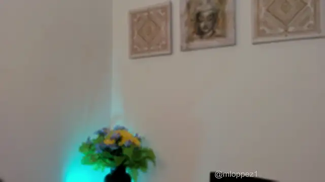 Snapshot of mariana_lopez1 chatting on March 15, 12:58 am mariana lopez1 online show from March 15, 12:58 am