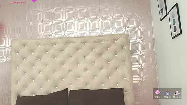 Snapshot of Sara_Desire chatting on February 13, 12:32 pm Sara Desire online show from February 13, 12:32 pm