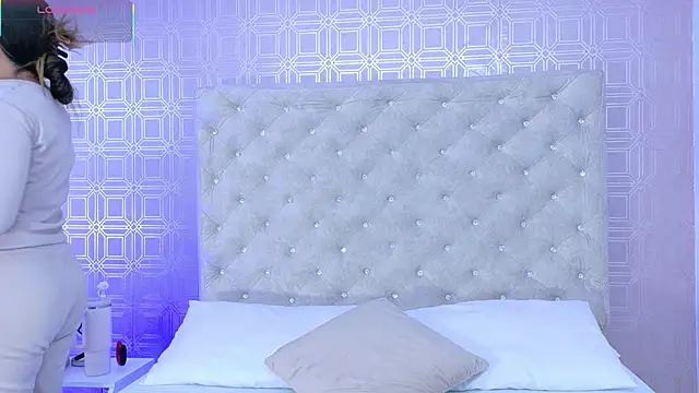 Snapshot of Sara_Desire chatting on September 14, 12:15 pm Sara Desire online show from September 14, 12:15 pm