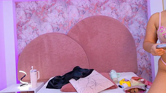 Snapshot of Sara_Desire chatting on September 26, 11:47 am Sara Desire online show from September 26, 11:47 am