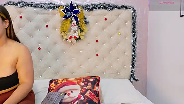 Snapshot of Sara_Desire chatting on November 28, 12:30 pm Sara Desire online show from November 28, 12:30 pm