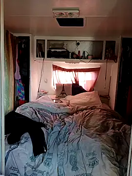 allissonw13 online show from January 15, 11:30 pm