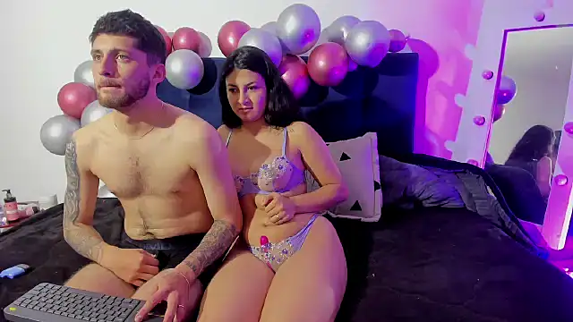 Snapshot of Ari_and_loggan chatting on January 12, 12:07 am Ari and loggan online show from January 12, 12:07 am