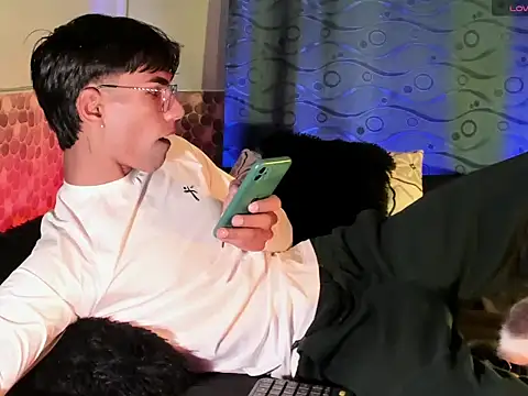 Snapshot of Teo_skinny chatting on December 7, 6:15 pm Teo skinny online show from December 7, 6:15 pm