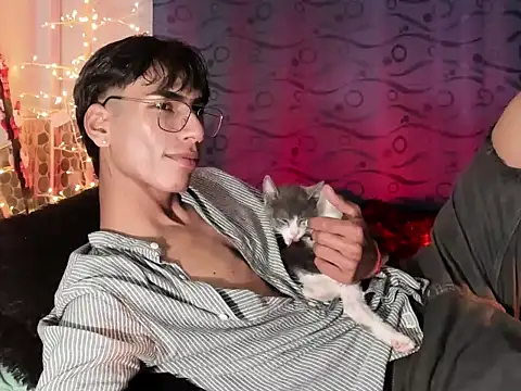 Snapshot of Teo_skinny chatting on December 27, 12:50 am Teo skinny online show from December 27, 12:50 am