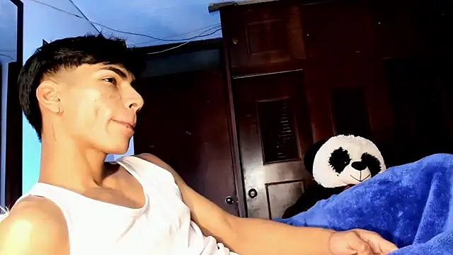 Snapshot of Teo_skinny chatting on May 9, 3:06 pm Teo skinny online show from May 9, 3:06 pm
