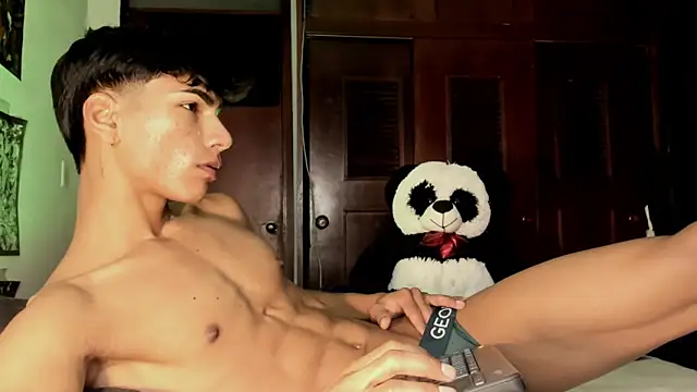Snapshot of Teo_skinny chatting on May 15, 4:14 pm Teo skinny online show from May 15, 4:14 pm