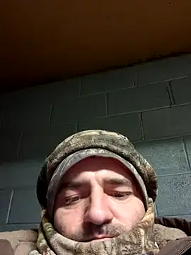 Snapshot of scottyir1585 chatting on January 19, 6:28 am scottyir1585 online show from January 19, 6:28 am