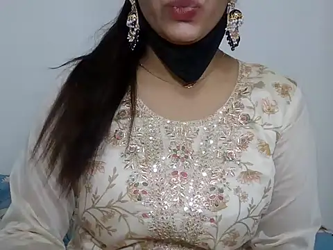 Snapshot of sparkling_queen chatting on January 1, 4:18 pm sparkling queen online show from January 1, 4:18 pm